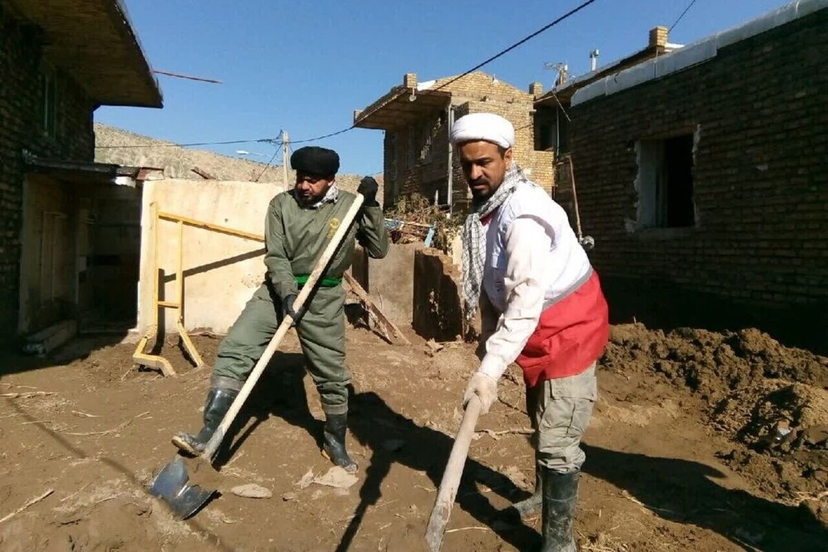 دستور آیت الله اعرافی به حوزویان برای کمک به آسیب‌دیدگان جنگ
