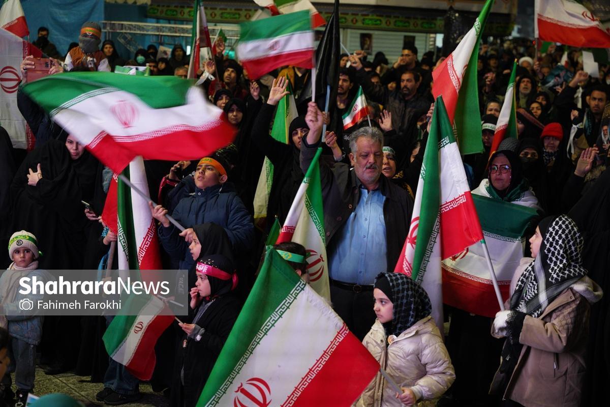 قاب&zwnj;های ماندگار مخاطبان شهرآرانیوز از خروش شبانه مردم در مشهد (۱۳ اسفند ۱۴۰۴)