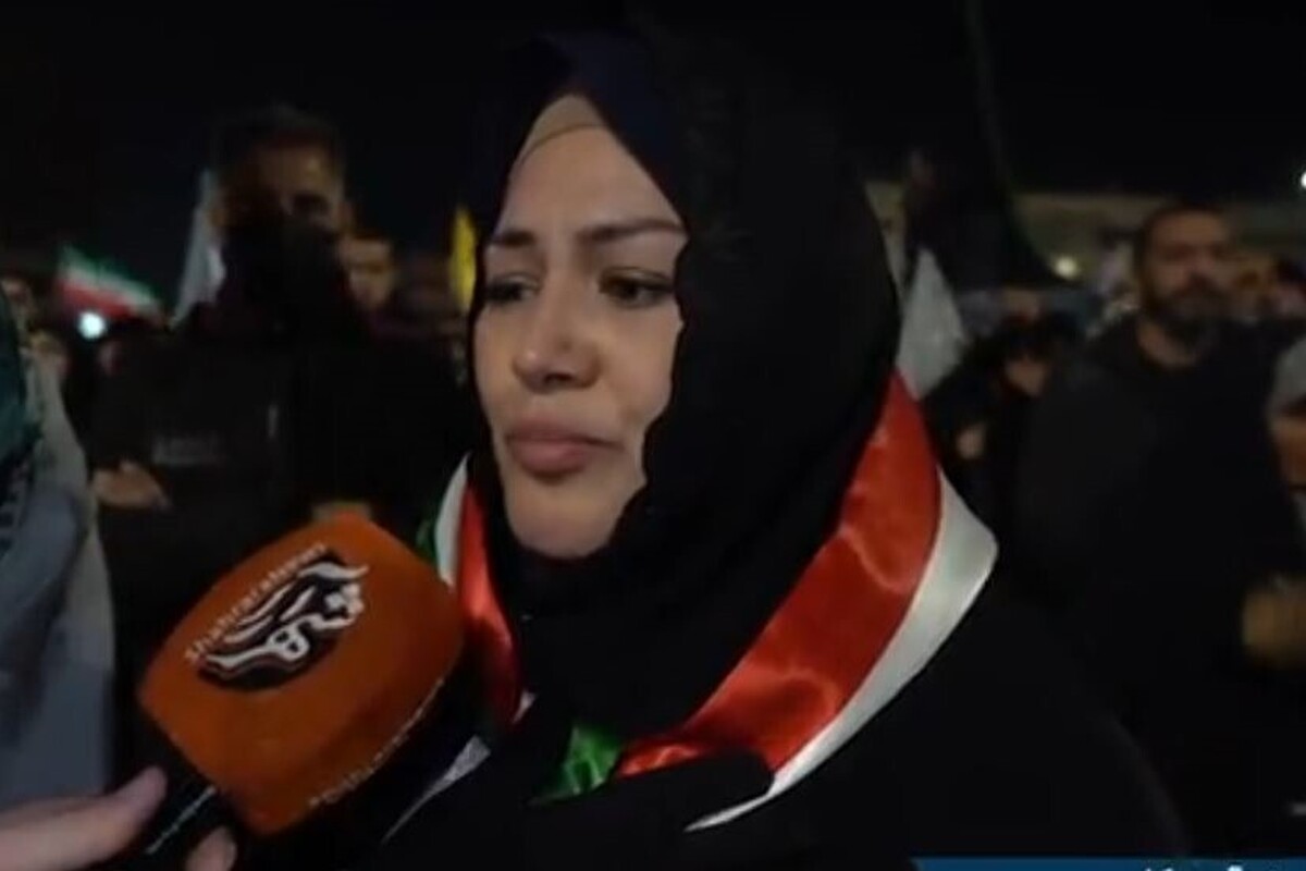 ویدئو | واکنش جالب یک شهروند آمریکایی در میدان شهدا مشهد به حمله آمریکا و اسرائیل به ایران