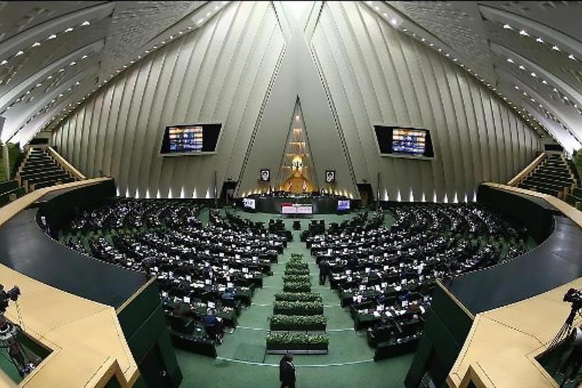 بیانیه نمایندگان مجلس: آیت&zwnj;الله سیدمجتبی خامنه&zwnj;ای را شایسته&zwnj;ترین شخصیتی می&zwnj;دانیم که می&zwnj;توانند پرچم هدایت این ملت را برافراشته نگاه دارند