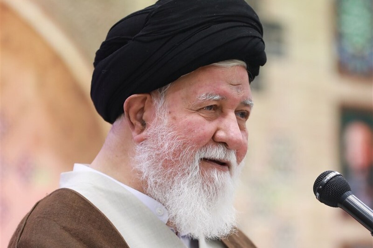آیت&zwnj;الله علم&zwnj;الهدی: داشتن روحیه مقاومت راه نجات از بحران&zwnj;ها است