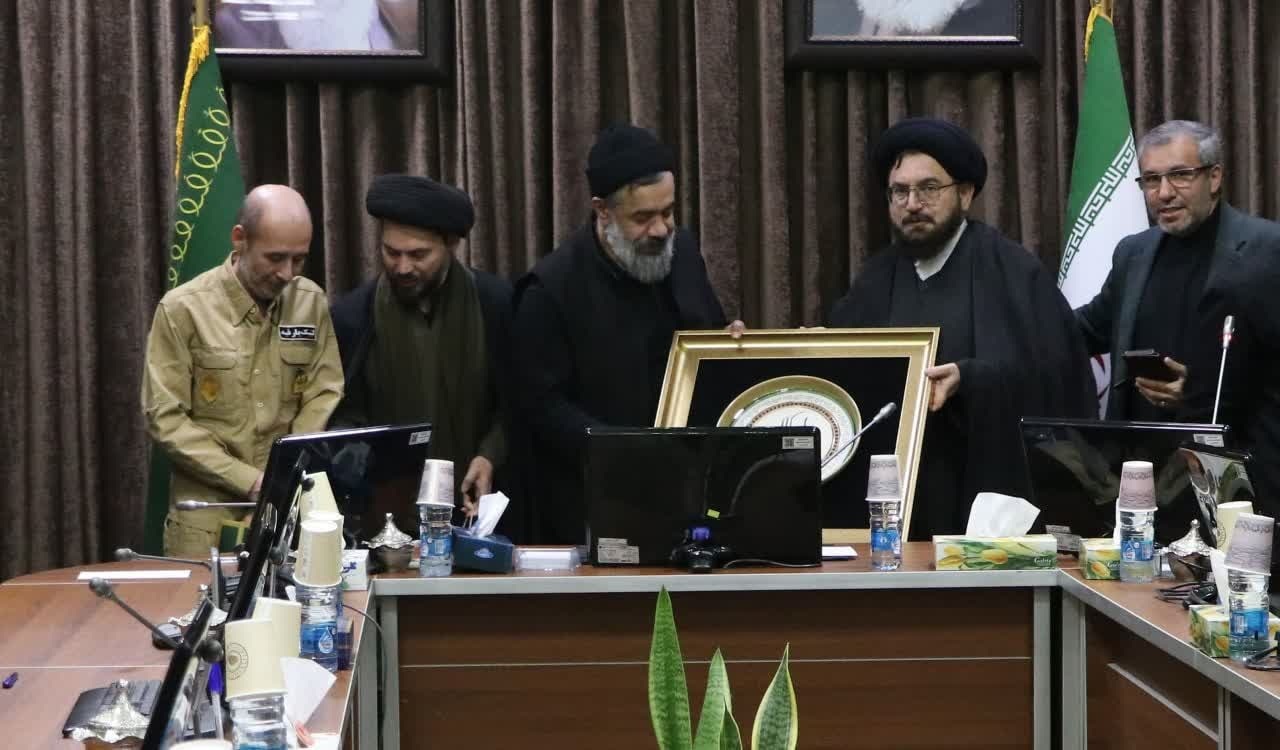حاج محمود کریمی خطاب به مداحان افغانستانی: با لهجه خود مرثیه سرایی کنید حاج محمود کریمی خطاب به مداحان افغانستانی: با لهجه خود مرثیه سرایی کنید