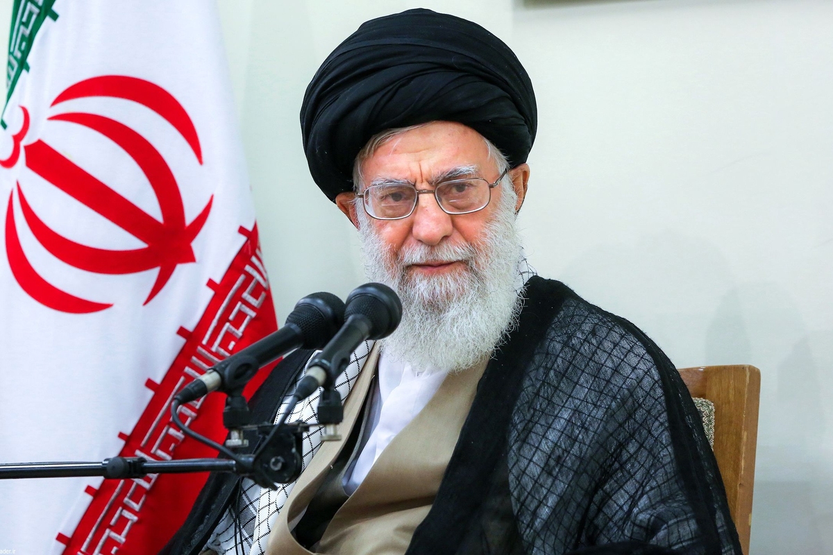 پاسخ یکی از اعضای خانواده رهبر شهید به این سئوال که چرا امام خامنه ای در پناهگاه نبود؟