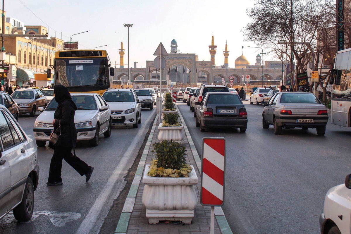 سامان&zwnj;دهی تردد خودرو&zwnj;ها در معابر منتهی به حرم رضوی در روز عید فطر و اول فروردین ۱۴۰۵