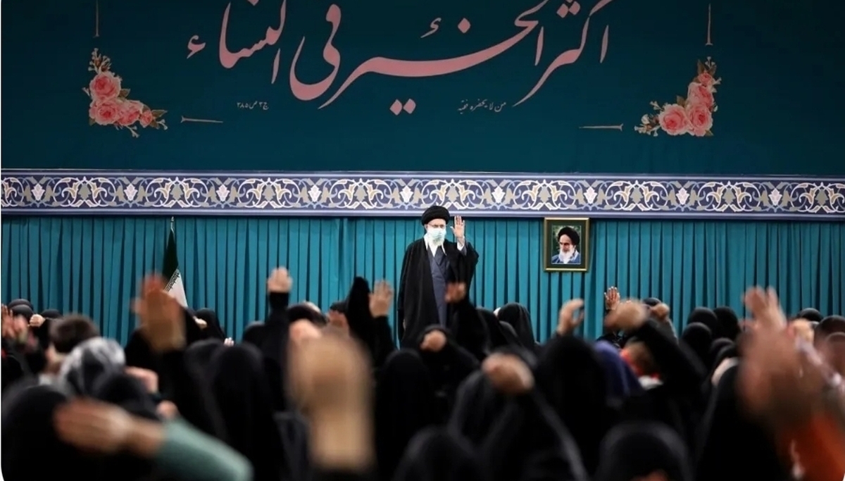 پادکست| رهبر شهید: راهکار ناسازگاری&zwnj;ها در زندگی مشترک، کنار آمدن و سازگاری زوجین است