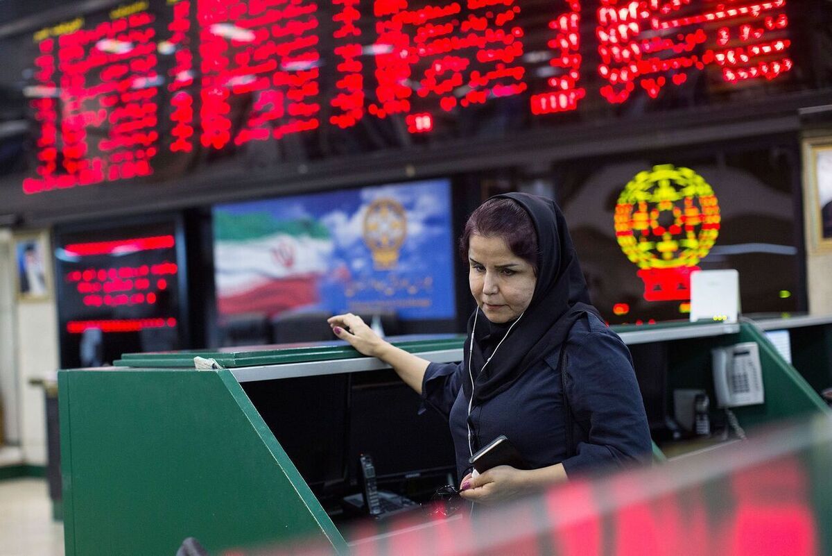 سقوط ارزش دلاری بورس و خروج پول حقیقی از بازار چه معنایی دارد؟