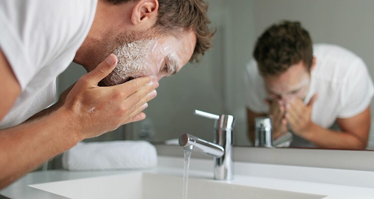 چطور شوینده مناسب برای پوست خود انتخاب کنیم؟ | شست&zwnj;وشوی بیش از حد، سلامت پوست را تهدید می&zwnj;کند