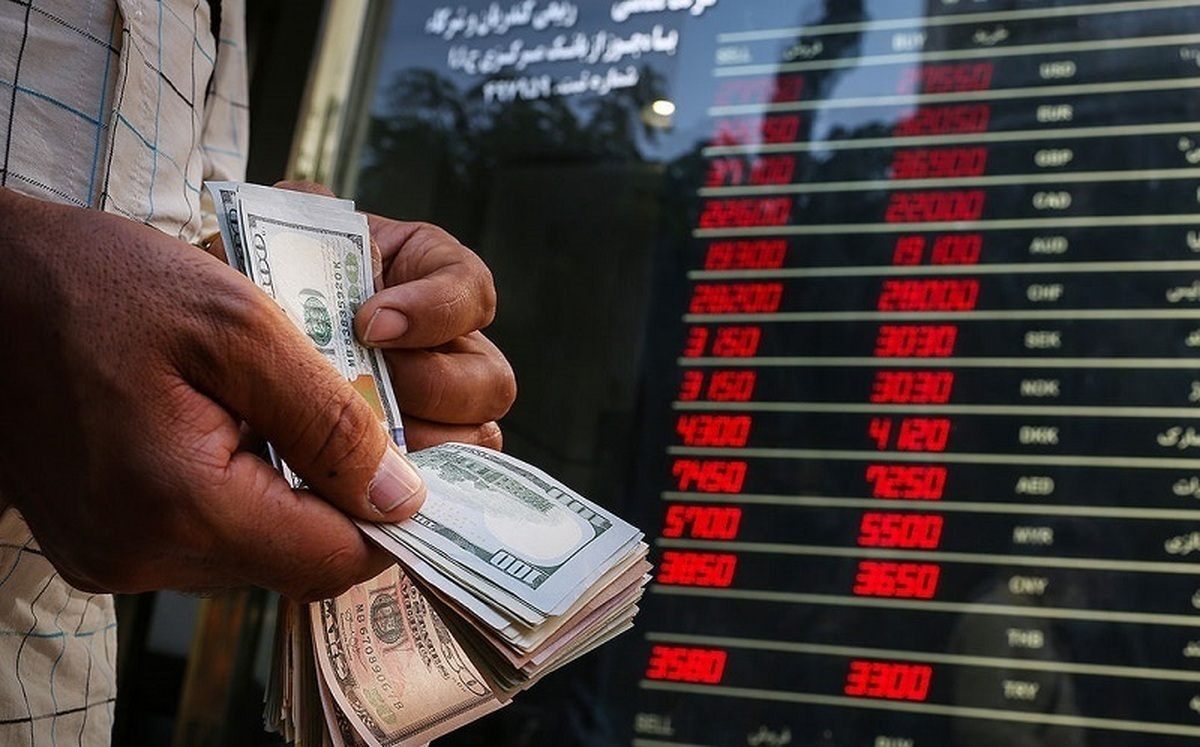 نوسان محدود قیمت دلار امروز در بازار مشهد (۵ اسفند ۱۴۰۴)