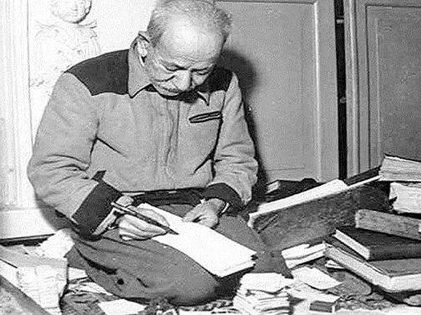 مردی که با واژهها زندگی کرد|درباره علیاکبر دهخدا به بهانه سالروز درگذشتش مردی که با واژهها زندگی کرد|درباره علیاکبر دهخدا به بهانه سالروز درگذشتش