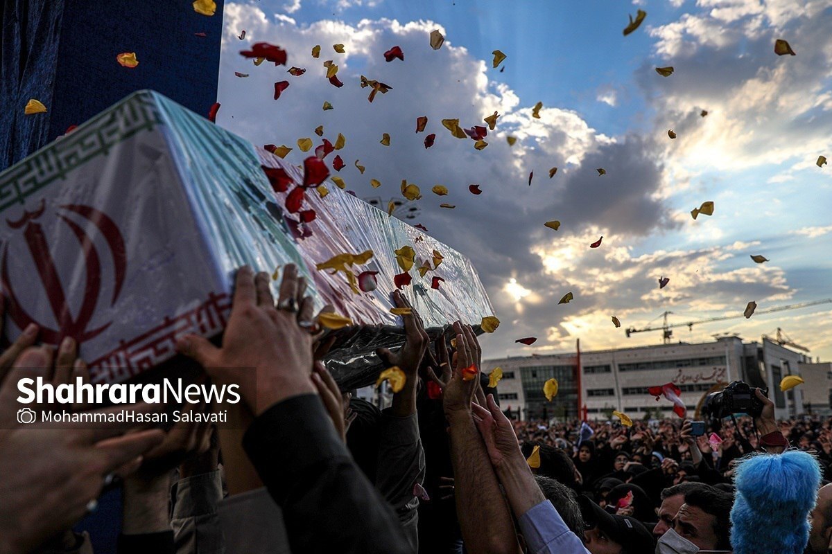 به مناسبت بازگشت پیکر‌های مطهر شهیدان تقوی‌فر، نصیری و مرشدلو، سه شهید تازه‌تفحص‌شده دفاع مقدس و برگزاری آیین وداع در حرم مطهر رضوی، شهرآرانیوز در گزارشی به واکاوی زندگینامه این سه قهرمان جاویدنام ایران عزیز پرداخته است.