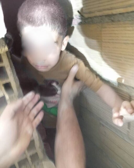 نجات کودک ۵ ساله از داخل درز انقطاع بین دو ساختمان در تهران نجات کودک ۵ ساله از داخل درز انقطاع بین دو ساختمان در تهران