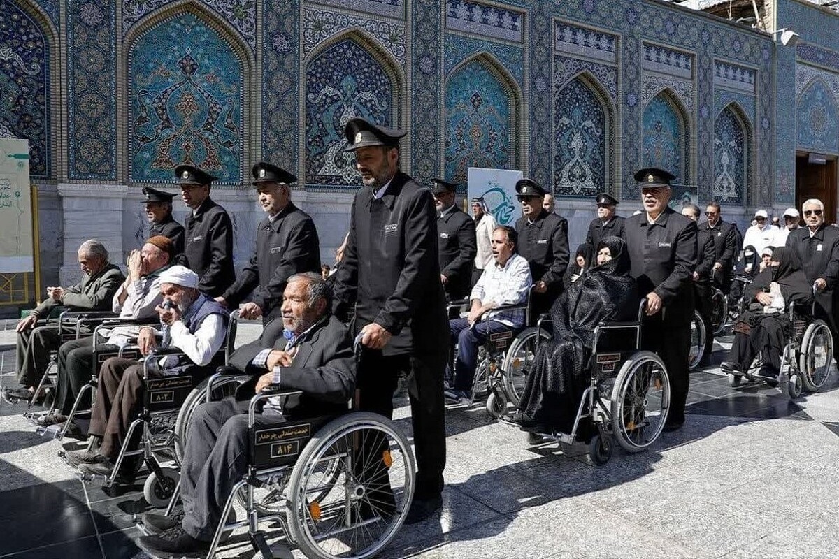 تشرف ۱۰۰۰ زائر سالمند و معلول مشهدی به حرم امام‌رضا(ع) در قالب طرح «معین‌الضعفا»، طی دهه کرامت ۱۴۰۴