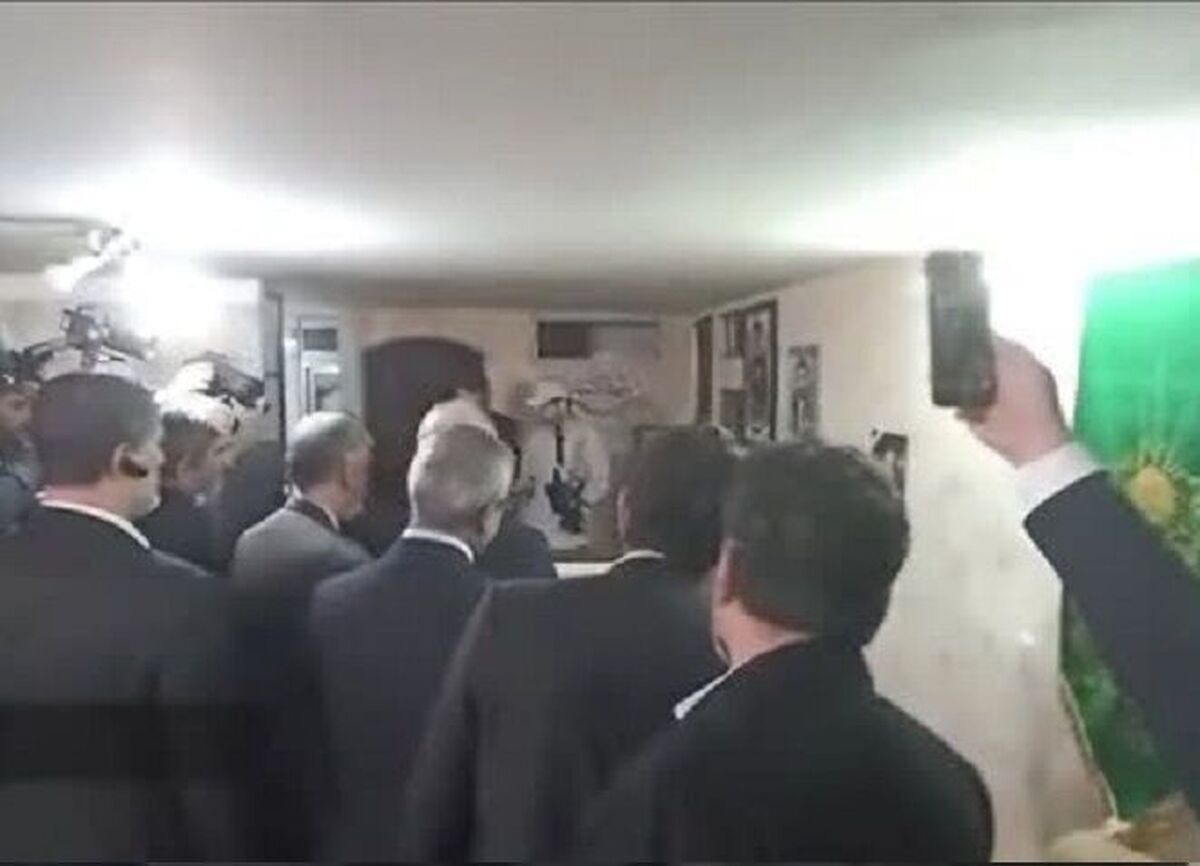 مسعود پزشکیان، رییس‌جمهور عصر امروز (۱۵ اردیبهشت) پس از ورود به مشهد با حضور در منزل مادر شهید آیت‌الله سید ابراهیم رییسی، از وی عیادت کرد.