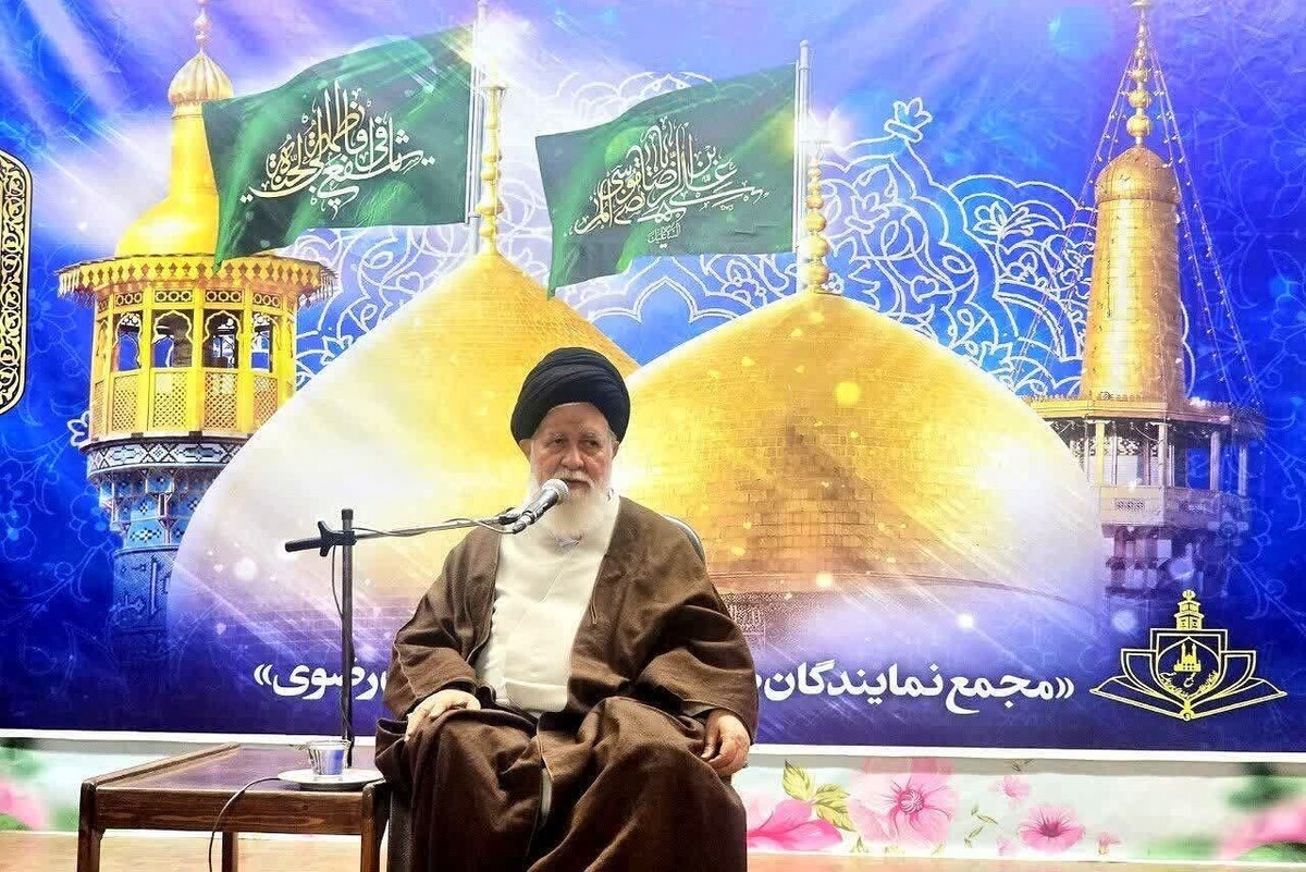 نماینده ولی‌فقیه در خراسان رضوی با تاکید بر لزوم نوسازی روش‌های تبلیغی متناسب با ابزار‌های نوین از جمله هوش مصنوعی، گفت: مجمع نمایندگان طلاب خراسانی باید وحدت و انسجام قوی در حوزه تبلیغ و تبیین با اتحاد حوزه علمیه قم و خراسان ایجاد کند.