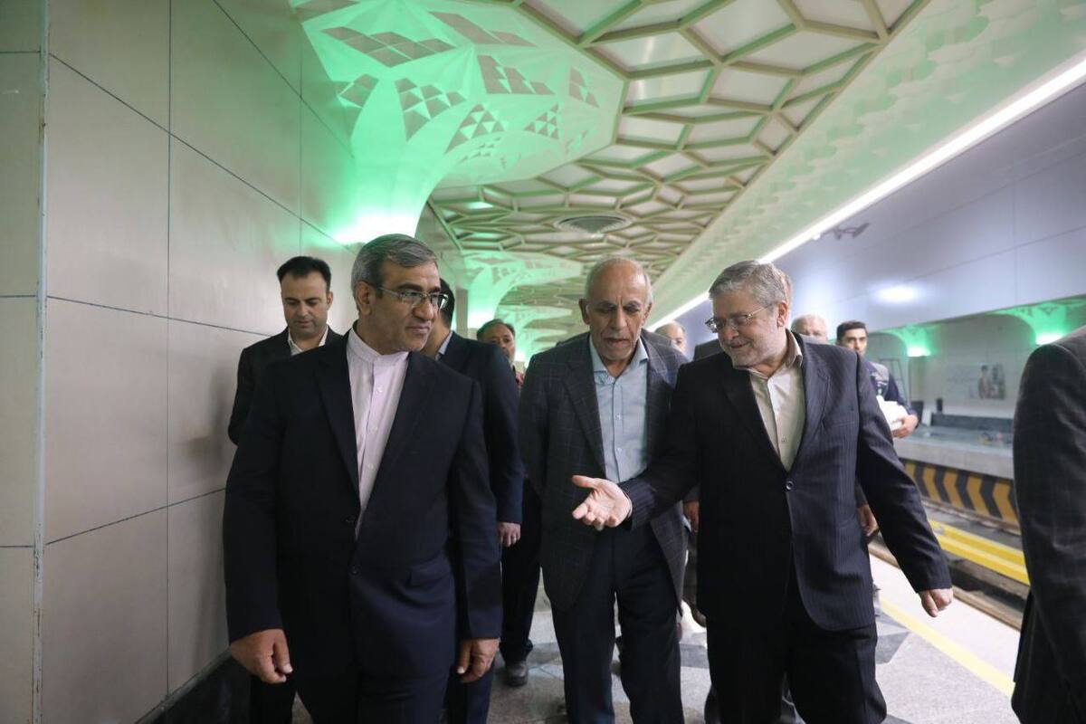 مشاور عالی و دستیار ویژه رئیس‌جمهور در بازدید از ایستگاه باب‌الجواد(ع) مترو مشهد: این ایستگاه از نظر معماری با همه ایستگاه‌های مترو متفاوت است + فیلم