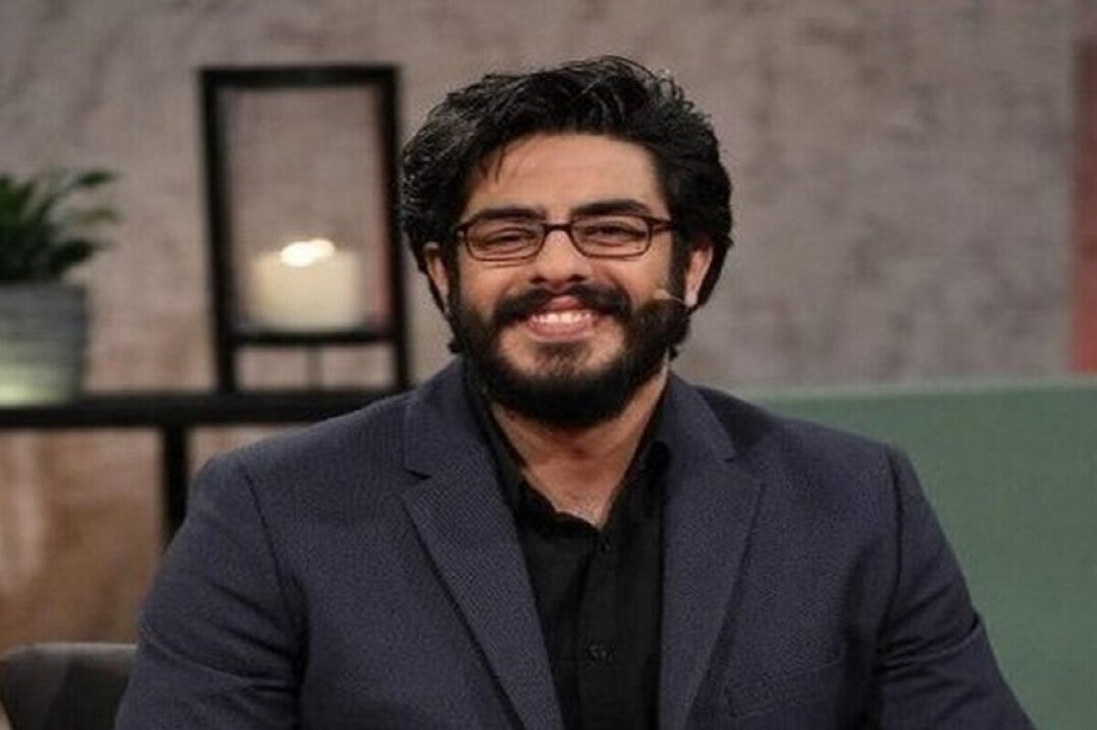 بغض پوریا شکیبایی با شنیدن صدای پدرش در برنامه ۱۰۰۱ + فیلم