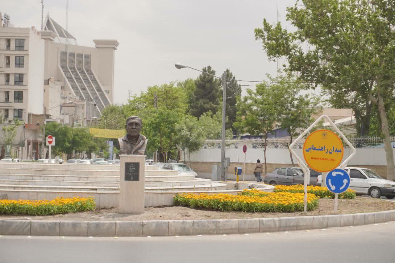 نصب سردیس شهید مدافع حرم جواد محمدی مفرد در میدان راهنمایی مشهد نصب سردیس شهید مدافع حرم جواد محمدی مفرد در میدان راهنمایی مشهد