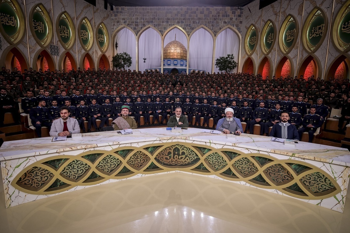 حجت‌الاسلام والمسلمین عبدالحسین خسروپناه دبیر شورای عالی انقلاب فرهنگی طی نامه‌ای خطاب به مهندس پیمان جبلی رئیس رسانه ملی، از تولید برنامه‌های قرآنی صدا و سیما به خصوص برنامه «محفل» قدردانی کرد.
