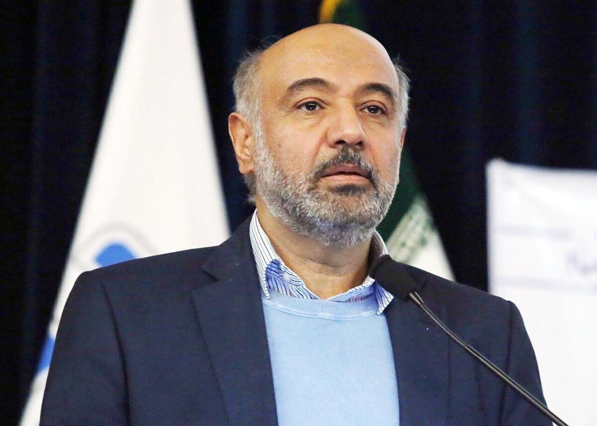 وزیر کار: کارگران و کارمندان منتظر افزایش مجدد حقوق باشند