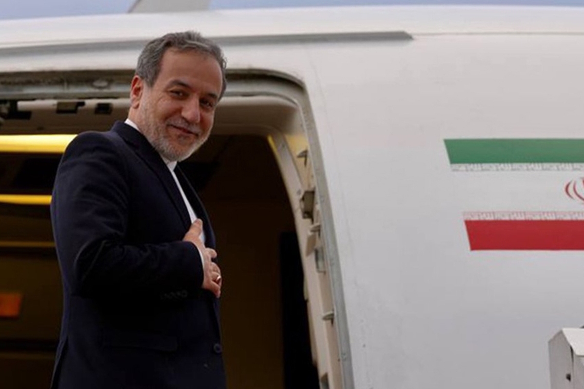 سخنگوی وزارت امور خارجه در گفت‌و‌گو با خبرنگاران، از عزیمت وزیر امور خارجه کشورمان به مسقط، بعد از انجام مشورت‌های لازم در تهران خبر داد.