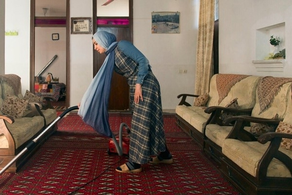 یک وکیل دادگستری گفت: با اینکه مطابق قانون، حق مطالبه اجرت‌المثل در هر زمان از زندگی مشترک برای زن وجود دارد، اما این حق هم مانند مهریه، عموماً در زمان طلاق طلب می‌شود.
