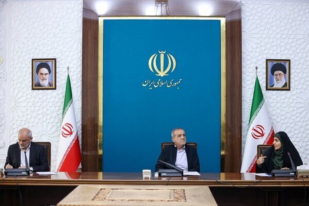 رئیس جمهور تصریح کرد: نمی‌شود برای رفع مشکل تمرکز جمعیت در تهران، منشأ مشکل را به استان‌هایی مثل قزوین و سمنان منتقل کرد.