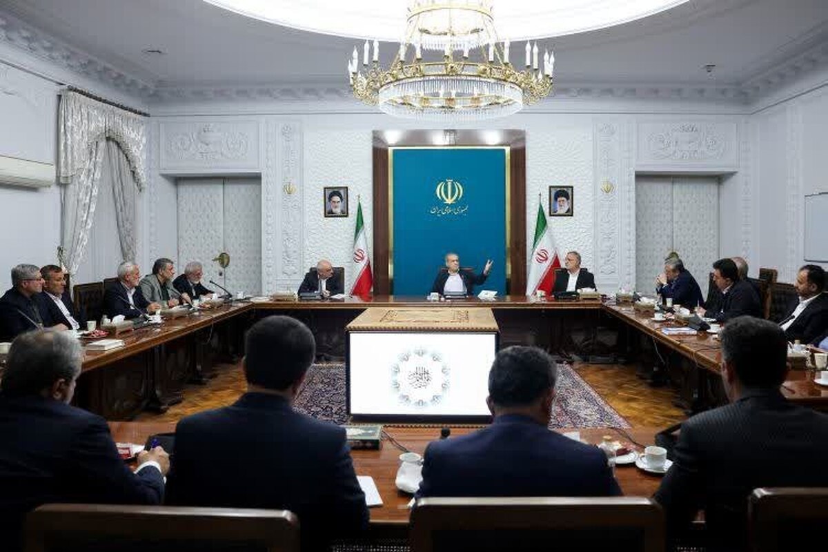 رئیس‌جمهور در نشست با شهرداران کلان‌شهرها: شهرداری‌ها برای ارتقای خدمات خود برنامه تهیه کنند تا اختیارات آن‌ها در چارچوب آن افزایش یابد
