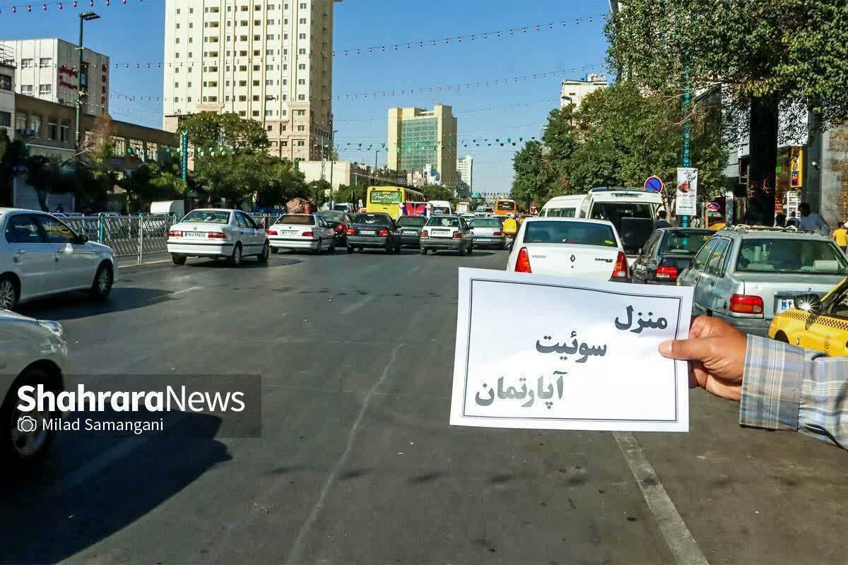 بنا بر اعلام معاون گردشگری وزیر میراث فرهنگی، صنایع دستی و گردشگری، در بسته جدید دولت مقرر شده تا فرایند صدور مجوز قانونی برای خانه‌مسافر‌ها در مشهد ذیل سامانه ملی صدور مجوز‌ها تعریف شود و برهمین اساس، زمان انتظار برای آن به چند روز کاهش خواهد یافت.