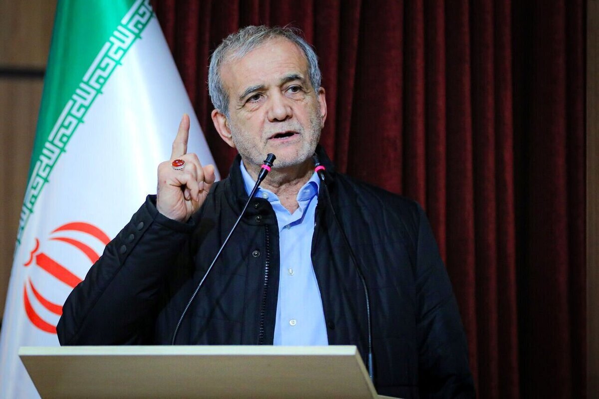 رئیس‌جمهور گفت: ترامپ حرف‌هایی زده که نشان می‌دهد ایرانیان را نشناخته است. آنها نمی‌توانند مرادن ایران را به زانو درآورند.