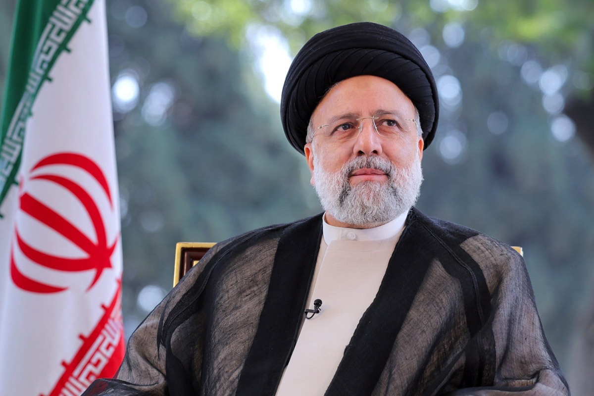 مجموعه پوستر‌های از نوغان تا ورزقان که نگاهی کوتاه به زندگی شهید جمهور، آیت الله سید ابراهیم رئیسی داشته است را اینجا مشاهده کنید.