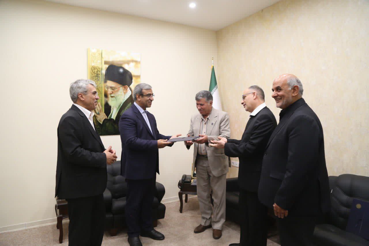 امضای تفاهمنامه همکاری میان استانداری خراسان رضوی و انجمن آثار و مفاخر فرهنگی امضای تفاهمنامه همکاری میان استانداری خراسان رضوی و انجمن آثار و مفاخر فرهنگی