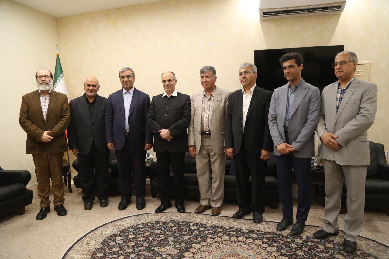 امضای تفاهمنامه همکاری میان استانداری خراسان رضوی و انجمن آثار و مفاخر فرهنگی امضای تفاهمنامه همکاری میان استانداری خراسان رضوی و انجمن آثار و مفاخر فرهنگی