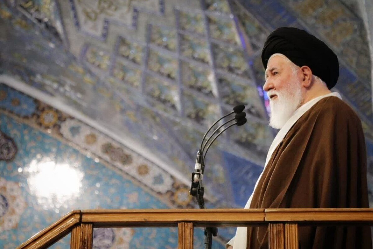 نماینده ولی‌فقیه در خراسان رضوی گفت: شهید رئیسی مدیری کم‌نظیر در مردمی بودن بود که با اقدامات خود سرمایه اجتماعی کشور و نظام را بالا برد.