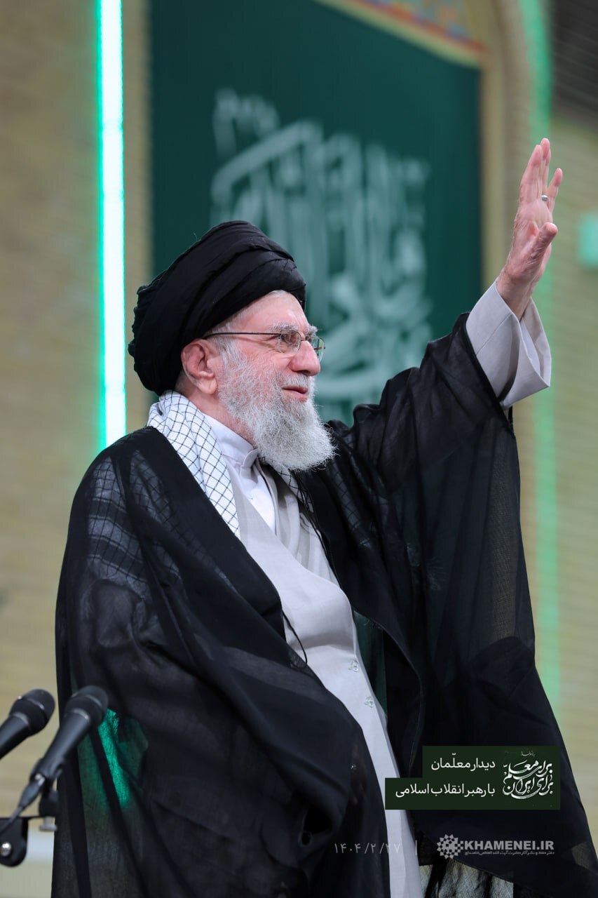 آغاز دیدار جمعی از معلمان کشور با رهبر معظم انقلاب + فیلم (۲۷ اردیبهشت ۱۴۰۴) آغاز دیدار جمعی از معلمان کشور با رهبر معظم انقلاب + فیلم (۲۷ اردیبهشت ۱۴۰۴)