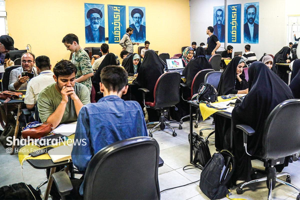 رویداد هنری «برای خدمت» به مناسبت نخستین شهادت شهید جمهور پنجشنبه و جمعه در حوزه هنری خراسان رضوی برگزار شد.
