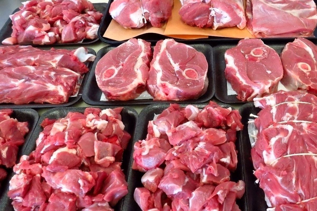 بررسی بازار گوشت در مشهد حاکی از قیمت ۹۵۷ هزار تومانی ماهیچه دست گوسفندی و یک میلیون و ۱۹۷ هزار تومانی گوشت بره خورشتی است.