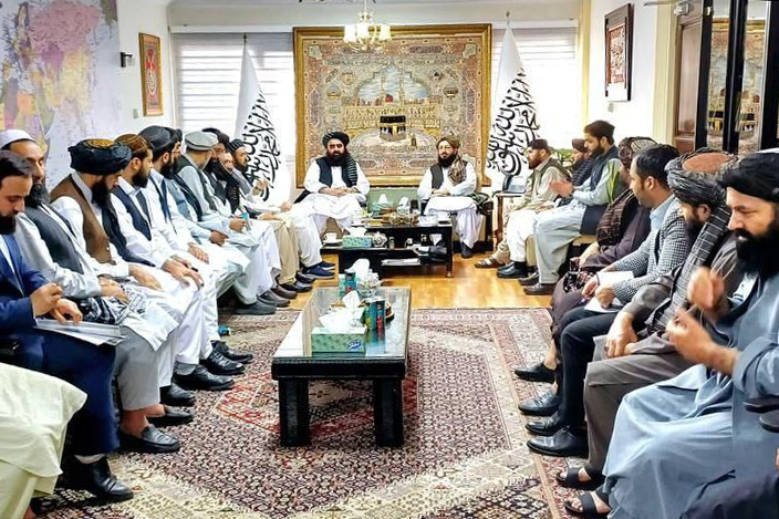 امیرخان متقی از سفارت افغانستان در تهران بازدید کرد امیرخان متقی از سفارت افغانستان در تهران بازدید کرد