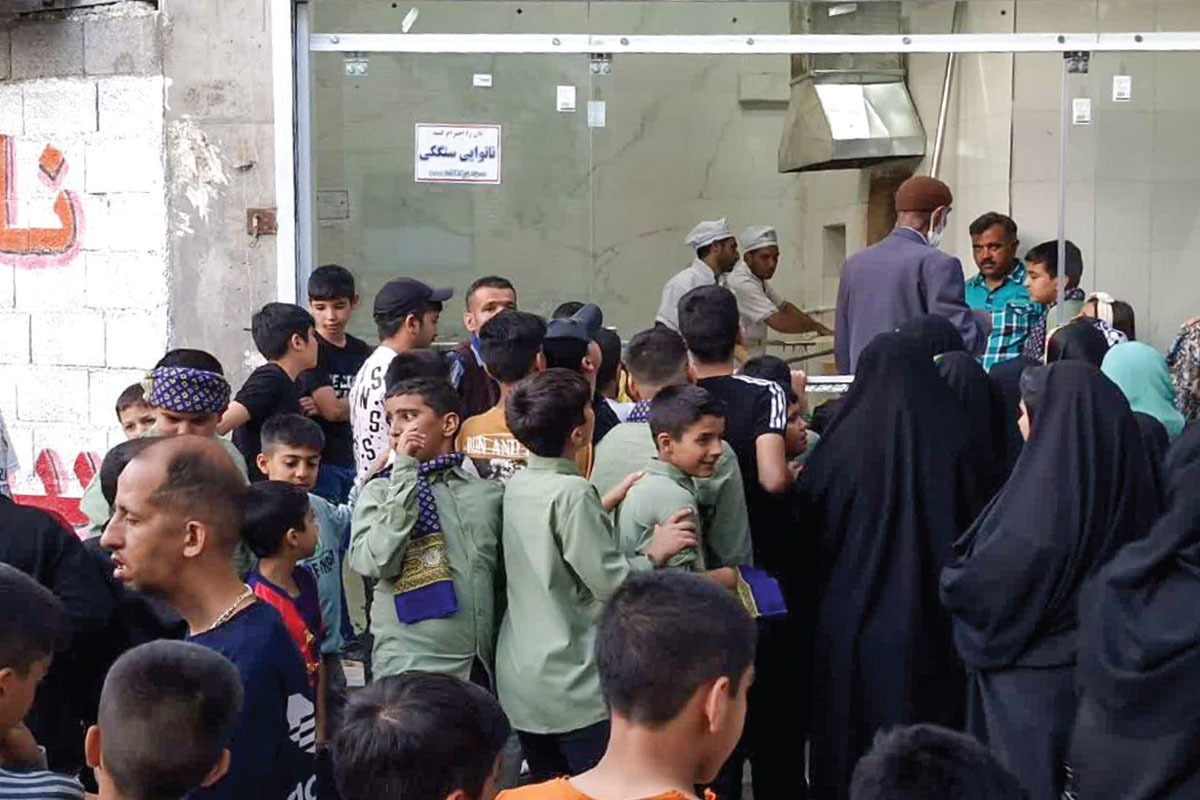 پیگیری‌های شهرآرا برای ۴۲۰۰  نفر از ساکنان حاشیه شهر به ثمر نشست و عطر نان تازه در کوی عمار یاسر مشهد پیچید.