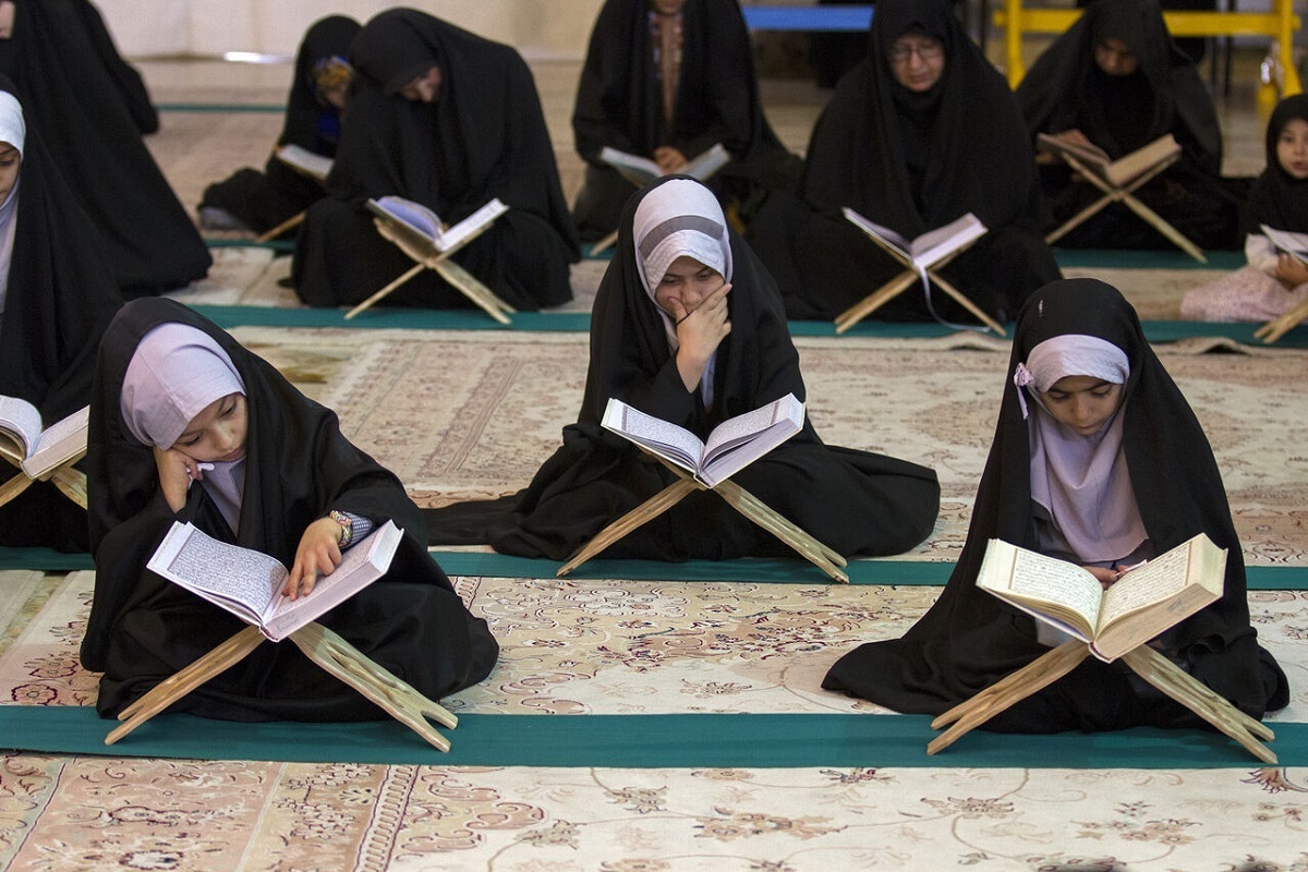 در نخستین جلسه هیئت رسیدگی به امور مؤسسات فرهنگی قرآن و عترت در سال ۱۴۰۴ با حضور معاون قرآنی وزیر ارشاد، تأسیس ۸ مؤسسه قرآنی تصویب شد.
