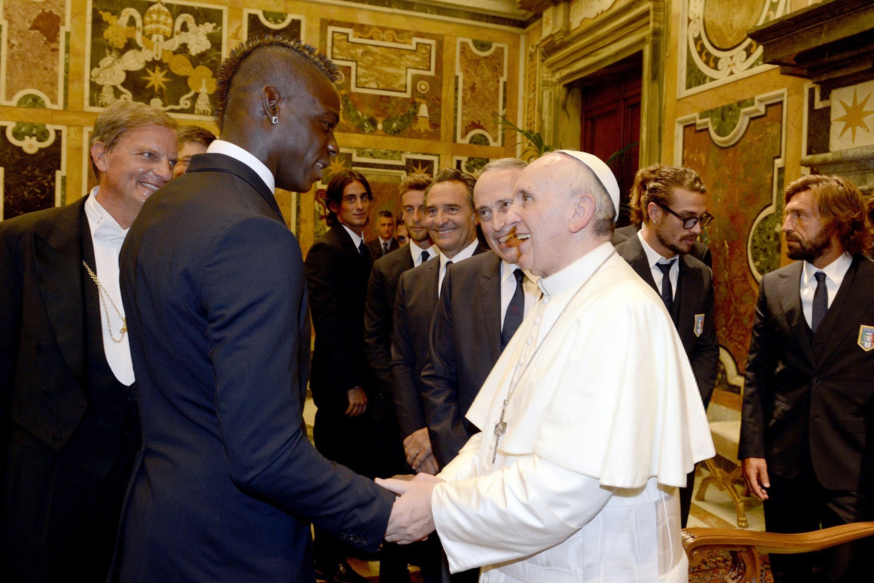 با درگذشت پاپ فرانسیس، فوتبال یکی از هواداران باوفایش را از دست داد با درگذشت پاپ فرانسیس، فوتبال یکی از هواداران باوفایش را از دست داد