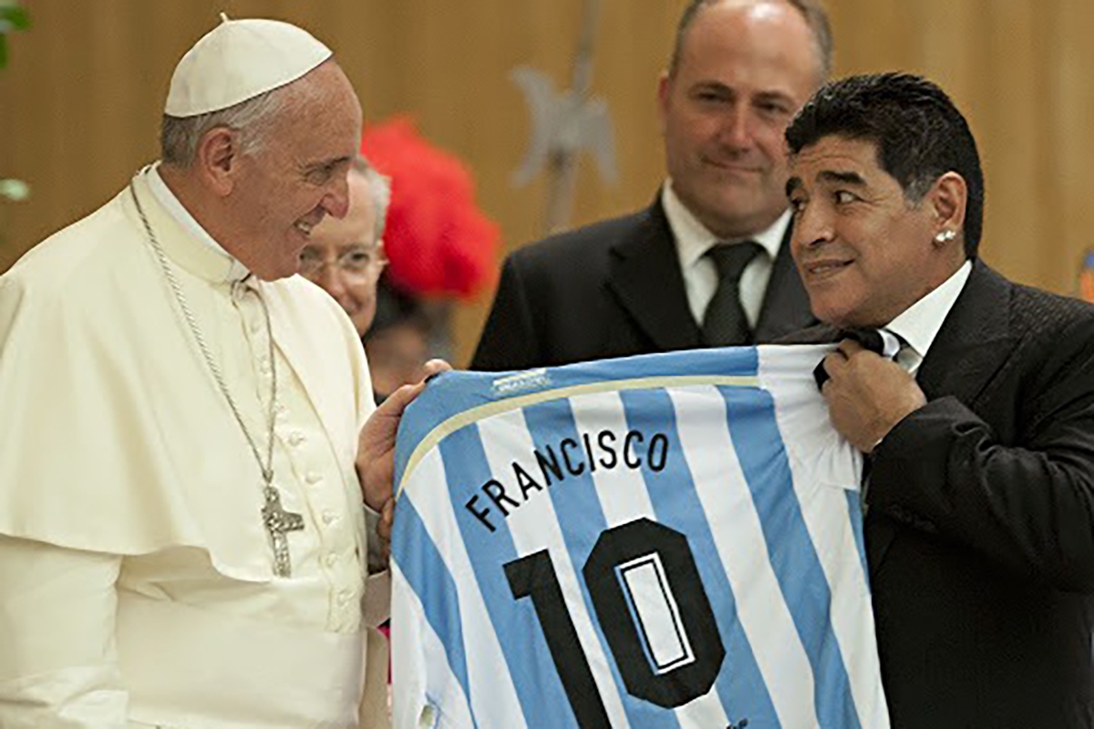 با درگذشت پاپ فرانسیس، فوتبال یکی از هواداران باوفایش را از دست داد با درگذشت پاپ فرانسیس، فوتبال یکی از هواداران باوفایش را از دست داد