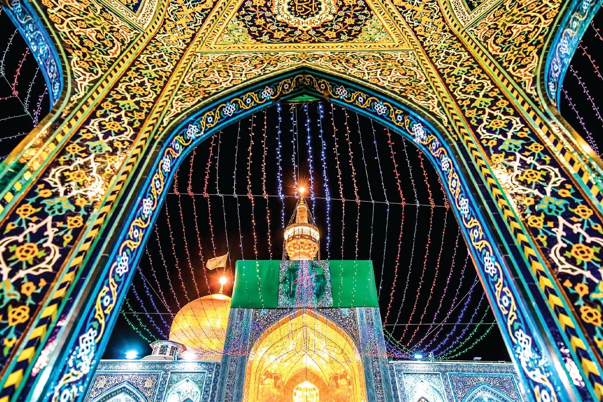 معماری امروزی ایران را باید تلفیقی از سبک‌های سنتی و معاصر دانست. بیشتر معماران کشورمان اغلب از تاریخ این هنر الهام می‌گیرند و نقوش و تکنیک‌های سنتی را در طرح‌های امروزی می‌گنجانند.