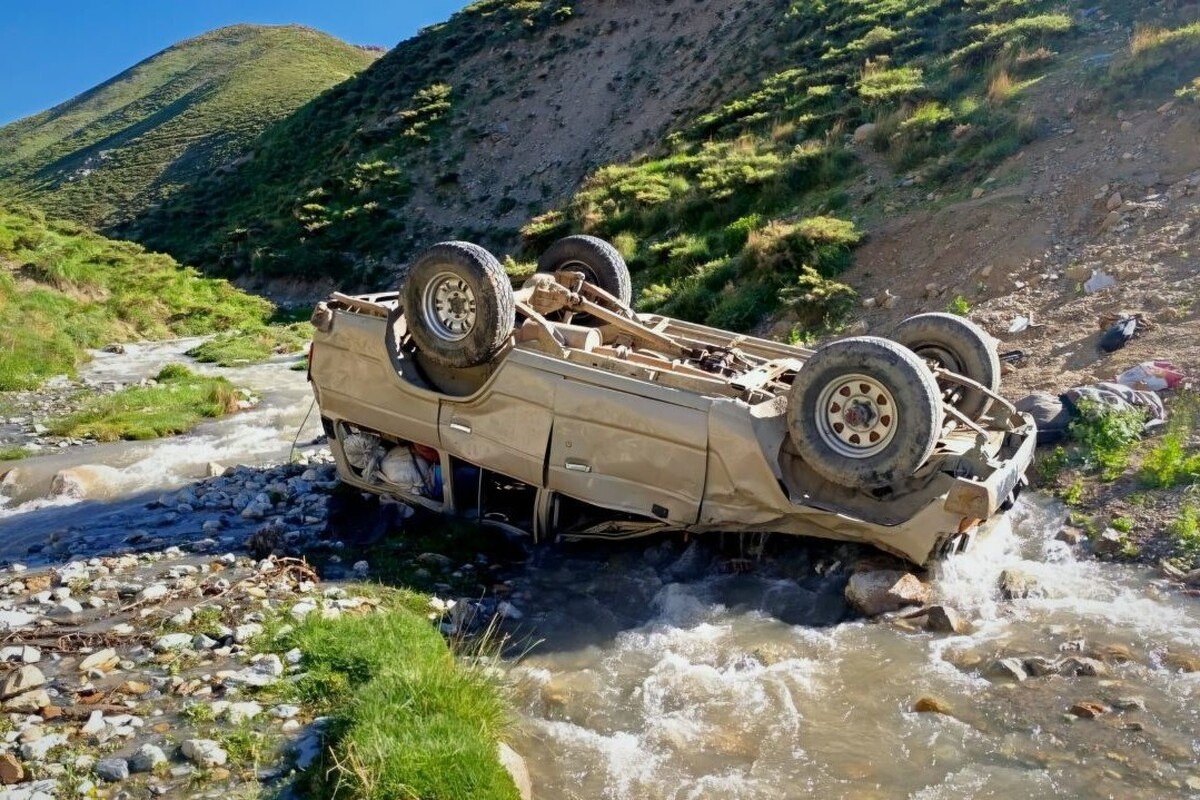 ۲ فوتی و ۵ مصدوم بر اثر واژگونی خودرو در ارتفاعات پیرانشهر (۳۰ اردیبهشت ۱۴۰۴)