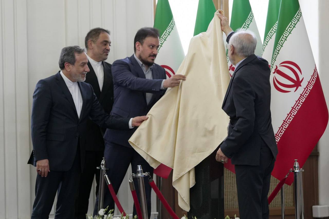 از سردیس شهید امیرعبداللهیان در وزارت خارجه رونمایی شد + فیلم