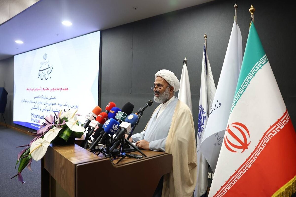 رئیس کمیسیون اصل ۹۰ مجلس شورای اسلامی گفت: درحالی که بیش از ۸ درصد از جمعیت کشور در خراسان رضوی ساکن هستند، مردم این استان از کمتر از ۵ درصد منابع بانکی کشور بهره می‌برند. چرا باید این‌طور باشد؟ نظام بانکداری ما کجاست که زیرساخت‌های بااهمیت خراسان رضوی باید این‌گونه باشد؟