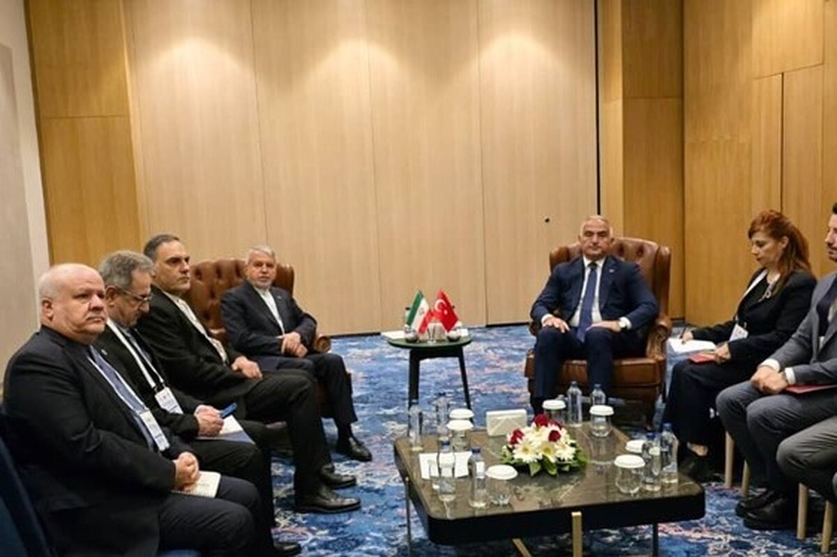 وزیر میراث‌فرهنگی، گردشگری و صنایع‌دستی کشورمان در دیدار با وزیر فرهنگ و گردشگری ترکیه بر تعمیق همکاری‌های فرهنگی و گردشگری تأکید کرد. 