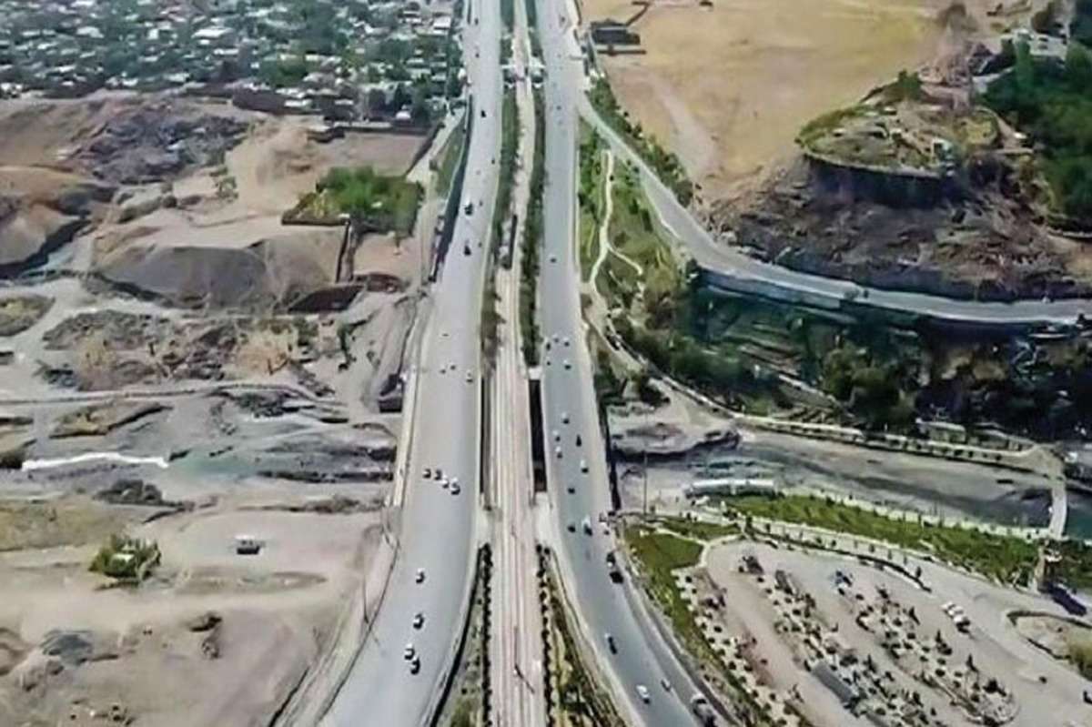 پس از گذشت بیش از چهار دهه، مالکین اراضی زعفرانیه طرقبه همچنان در انتظار تعیین تکلیف وضعیت زمین‌های خود هستند و صدور مجوز ساخت‌وساز برای بخشی از اراضی و عدم اقدام مشابه برای سایرین، ابهامات و نارضایتی‌هایی را در میان ساکنین این منطقه ایجاد کرده است.