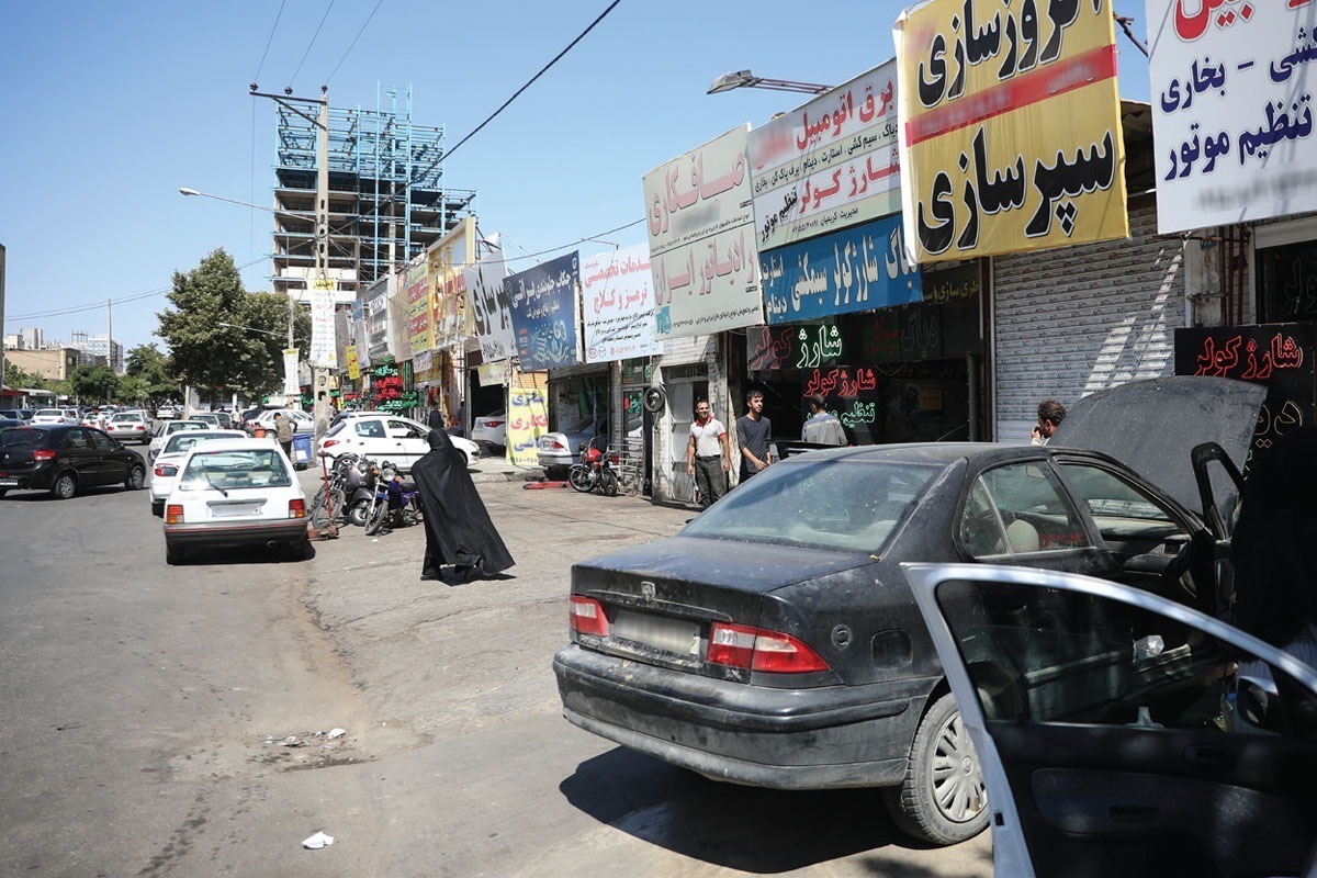 مدیرعامل سازمان ساماندهی مشاغل شهری و فرآورده‌های کشاورزی مشهد گفت: در نخستین جلسه کمیسیون بند ۲۰ ماده ۵۵ شهرداری مشهد در سال ۱۴۰۴، تعداد ۲۰ پرونده از مناطق مختلف شهر درباره مزاحمت و آلایندگی مشاغل بررسی و برای تمام آن‌ها رأی قطعی و لازم‌الاجرا صادر شد.