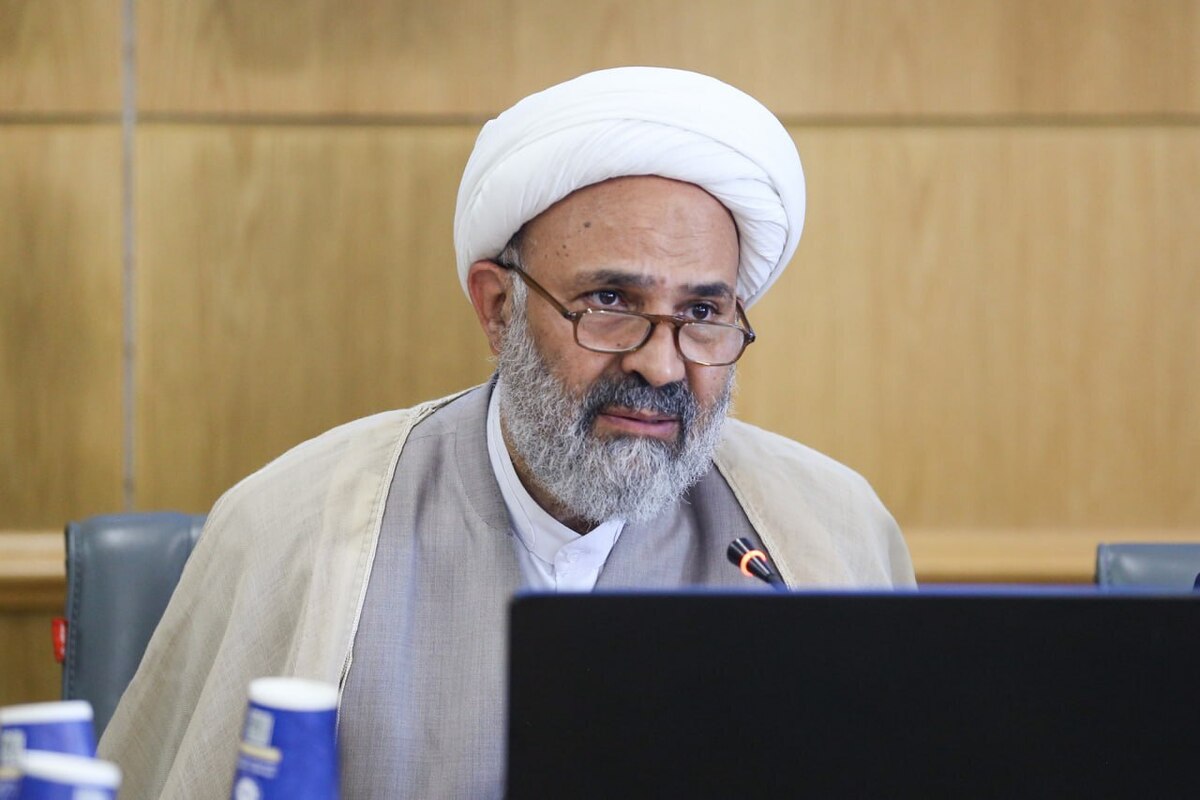 رئیس کمیسیون اصل ۹۰ مجلس شورای اسلامی گفت: متأسفانه یکی از آسیب‌های امروز ما بانک‌های خصوصی هستند که فقط بر جمع‌آوری منابع و نقدینگی تمرکز دارند درحالی که حتی یک شعبه مؤثر هم برای خدمات‌دهی واقعی برپا نمی‌کنند و هیچ پاسخگویی هم ندارند. ما برخورد خواهیم کرد. این اتمام حجت ماست.
