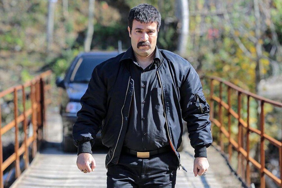 احمد مهران‌فر، در نقش ارسطو، نوعی تیپ‌سازی انجام داد که هم اغراق‌آمیز بود و هم واقعی. ارسطو عامل نه کاملا کمدی بود و نه کاملا جدی.